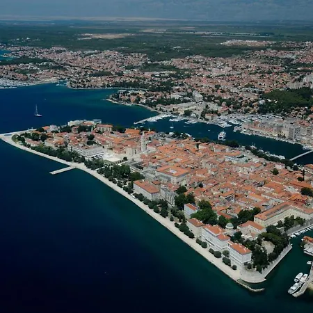 Flora & Dita With Free Private Parking Apartamento Zadar
