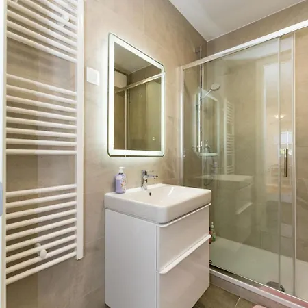 Apartamento Flora & Dita With Free Private Parking