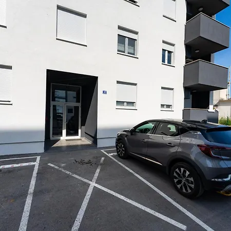 Apartmán Flora & Dita With Free Private Parking *