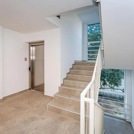 Apartmán Flora & Dita With Free Private Parking *