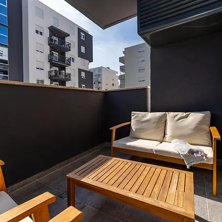 Flora & Dita With Free Private Parking Apartment Zadar