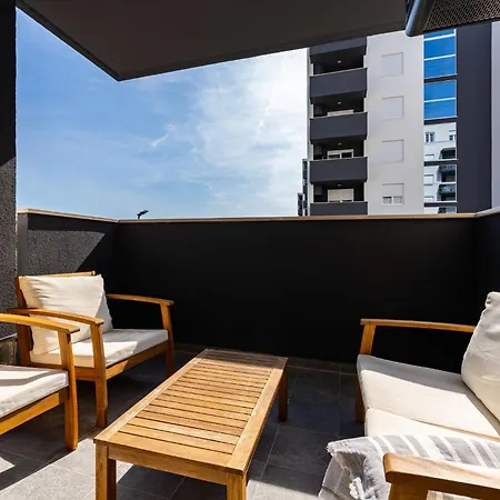 Flora & Dita With Free Private Parking *