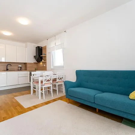 Apartmán Flora & Dita With Free Private Parking *