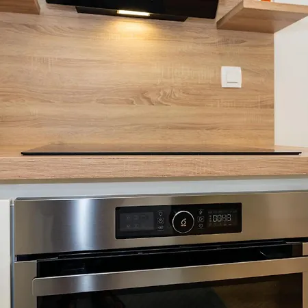 Flora & Dita With Free Private Parking アパート *