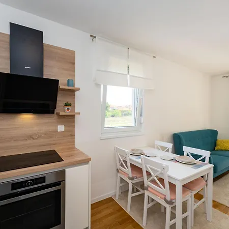 Flora & Dita With Free Private Parking * ザダル