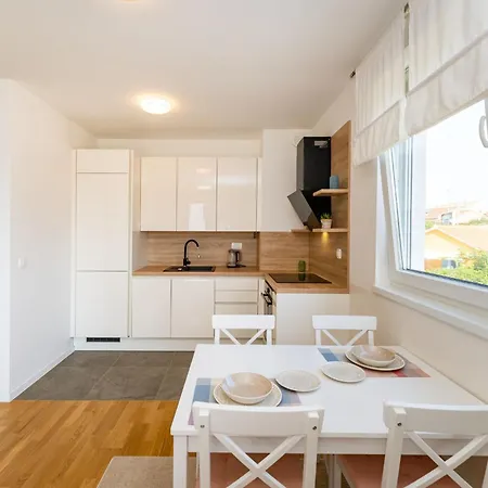 Flora & Dita With Free Private Parking Lejlighed Zadar