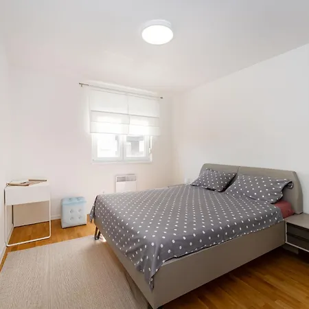 Flora & Dita With Free Private Parking *