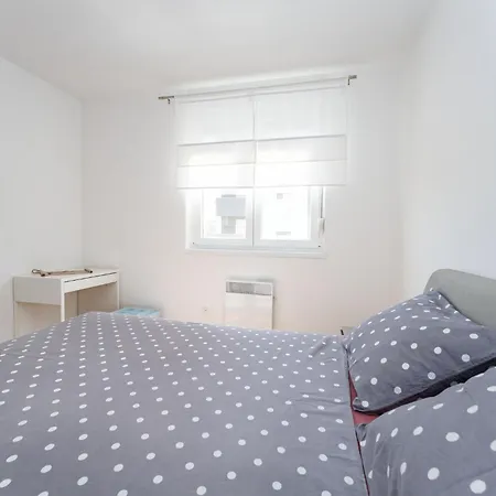 Flora & Dita With Free Private Parking ザダル