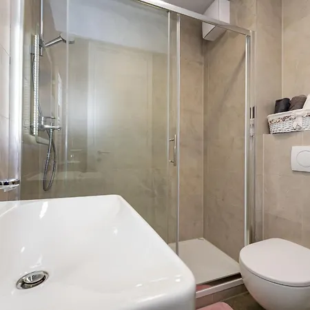 Apartmán Flora & Dita With Free Private Parking *