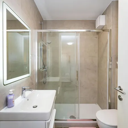 Flora & Dita With Free Private Parking アパート ザダル