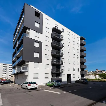 Flora & Dita With Free Private Parking * ザダル