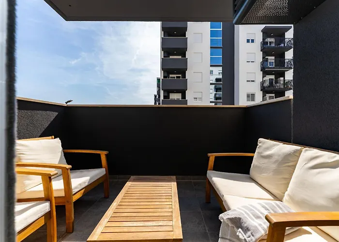 Flora & Dita With Free Private Parking Apartman *