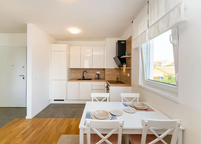 Flora & Dita With Free Private Parking Apartman Zadar