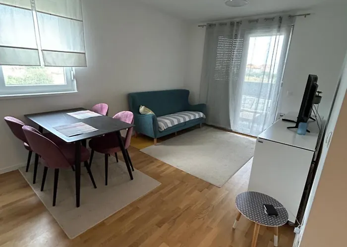 Flora & Dita With Free Private Parking Apartman *